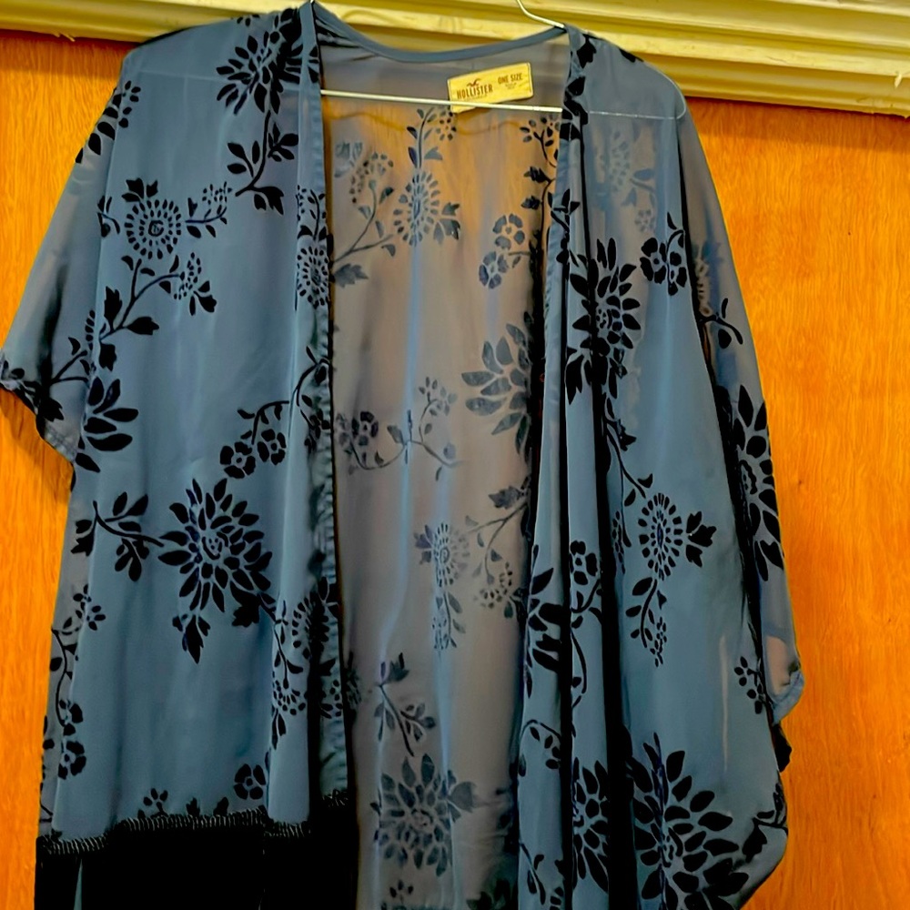 Hollister kimono